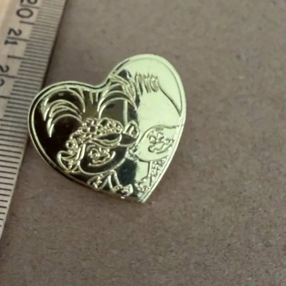 Dreamworks trolls world tour poppy and branch silver tone heart pin